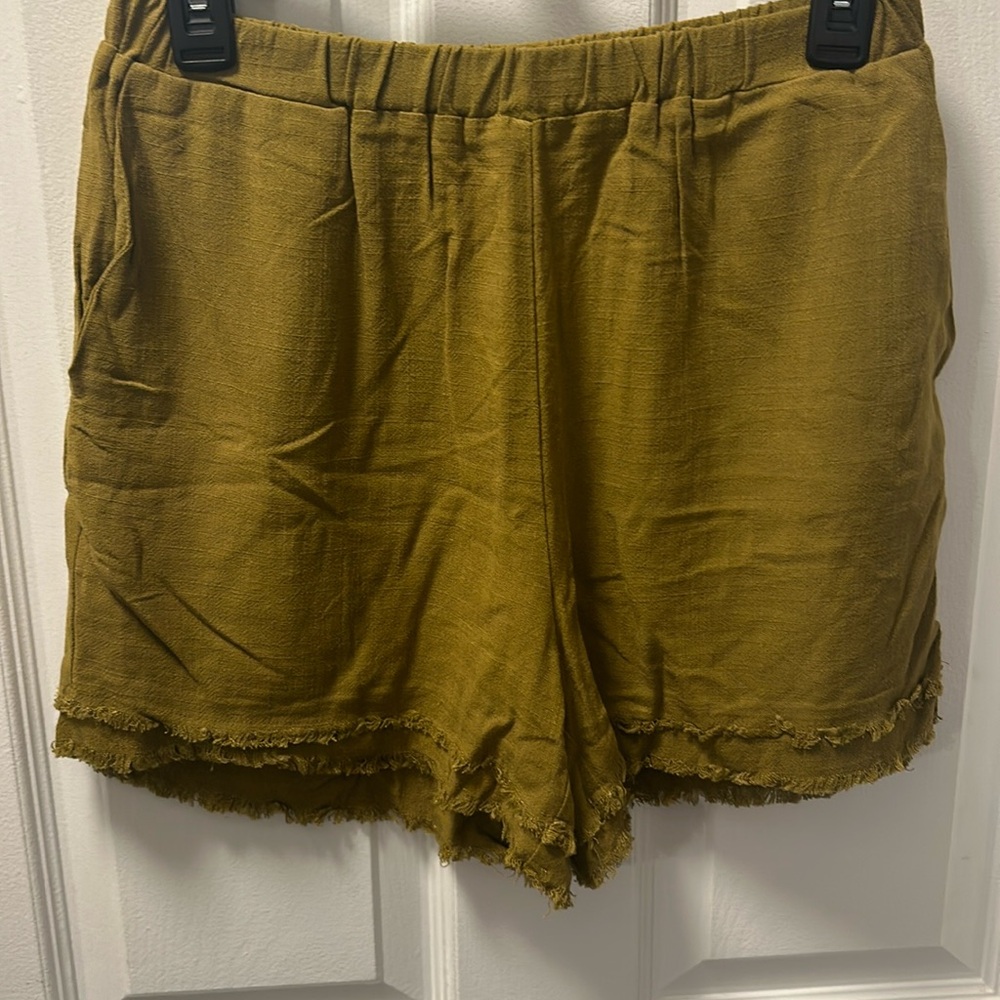 Women small elastic waist shorts